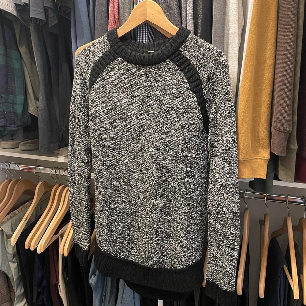 LULU LEMON Black & White Sweater - Size Small (6)